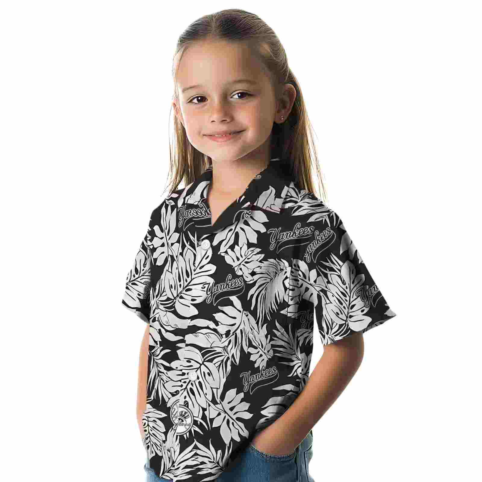 new york yankees monstera leaf pattern black hawaiian shirt premium grade